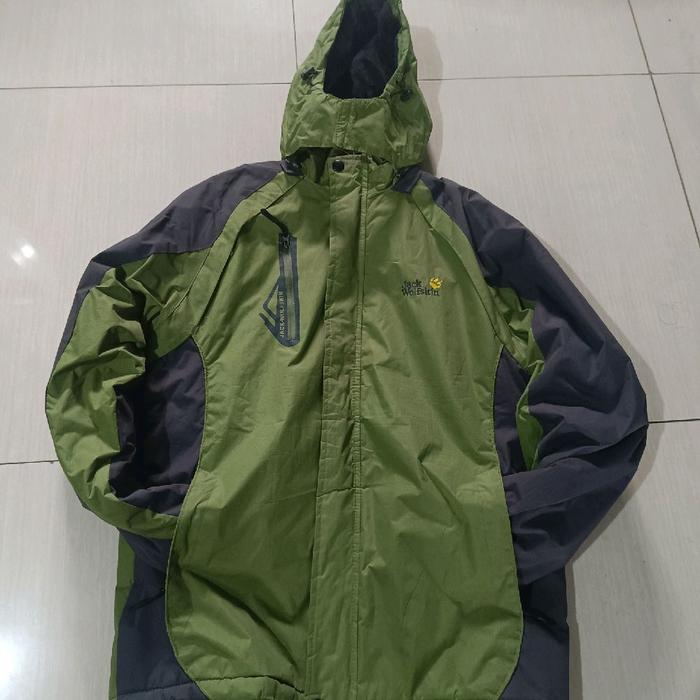 Jaket Musim Dingin Jack Wolfskin kondisi 98% (second seperti baru)