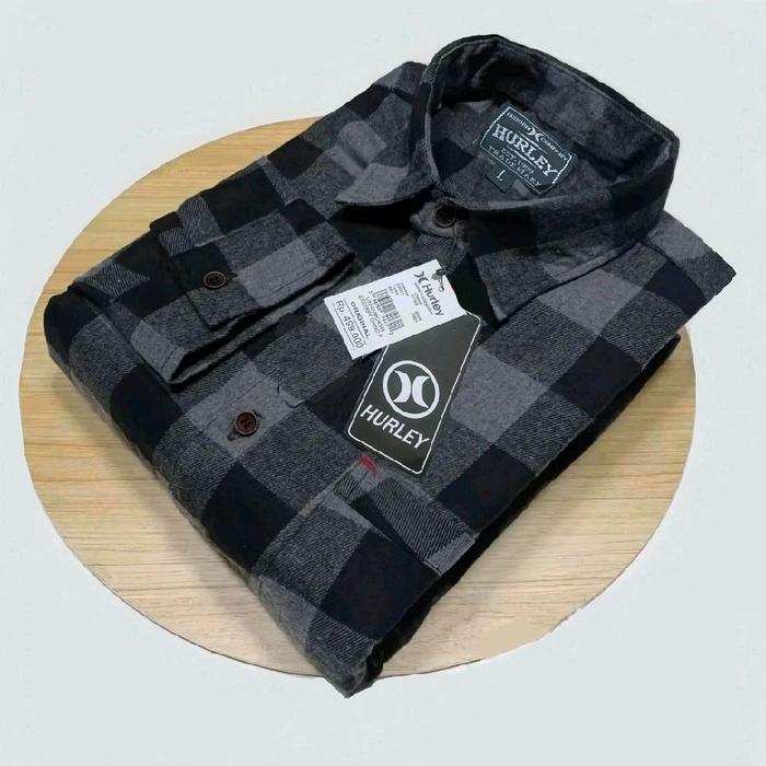 Hurley Kemeja Pria Checkered Hitam dengan Logo Hurley