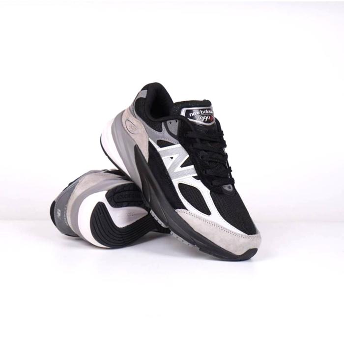 sepatu NB990v3 black scale