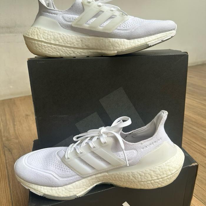 Preloved Sepatu Lari Adidas Ultraboost 21 Men