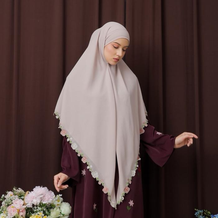 RDK Luna Khiban Ceruty Embroidery Khimar Bandana dengan Desain Elegan dan Detail Bordir yang Menarik