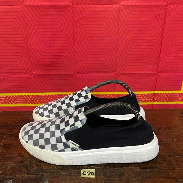 Sepatu second ori vans slip on comfycush size 40,5