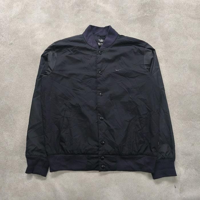 Jaket bomber Varsity pria nike hitam bekas