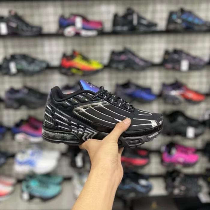 TN PLUS 3 Olahraga Sneaker Pria