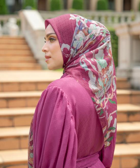 Hijab Segiempat Nada Series ala BS Voal Monogram Chain Velmora Buttonscarves