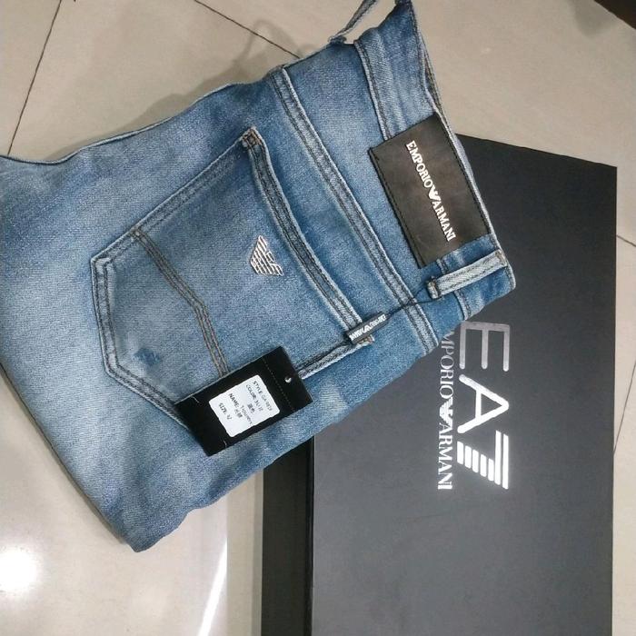 Emporio Armani Celana Jeans Slim Fit Original dengan Desain Khas dan Logo Eksklusif
