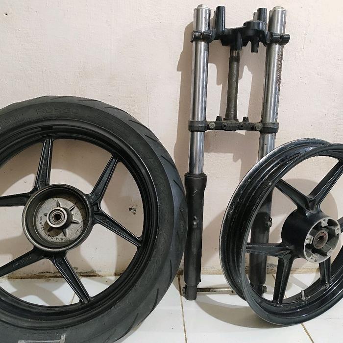Segitiga depan byson dan velg tapak lebar pnp vixion old