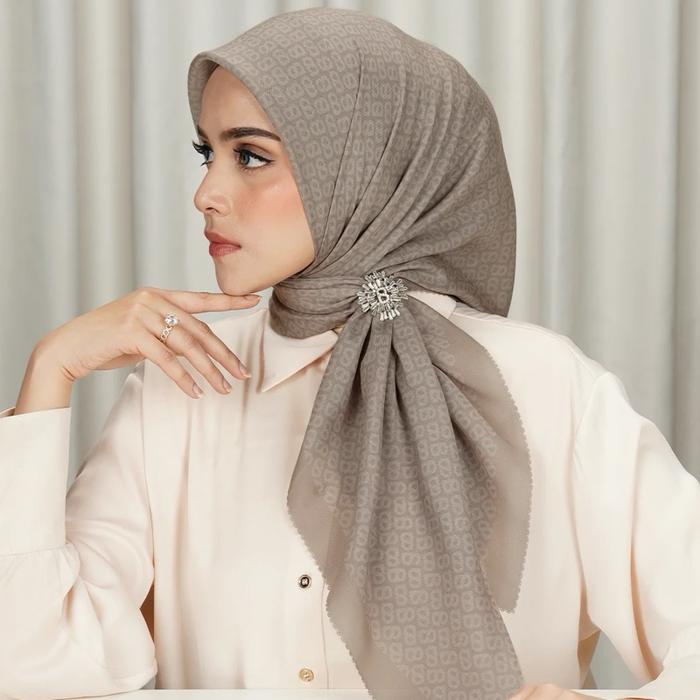 Buttonscarves - Tapis Square Series