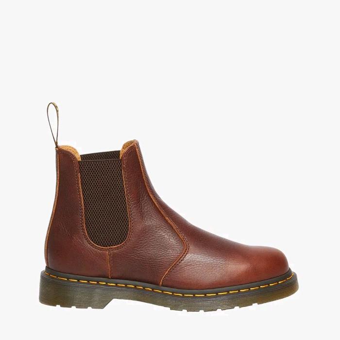 Dr. Martens 2976 Chelsea Boot / Unisex Chelsea Boot / Cashew Ambassador / Brown