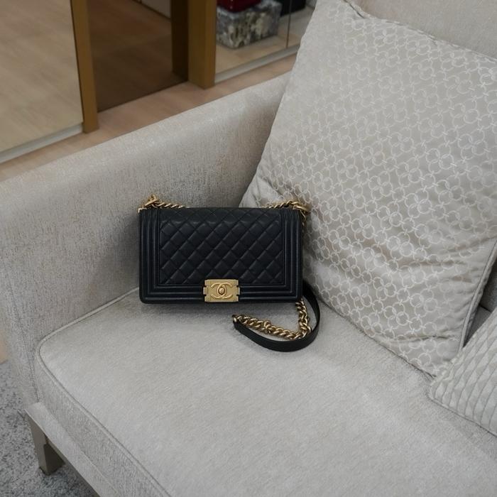 Chanel Boy Medium Caviar Black GHW #25 (Th 2018)