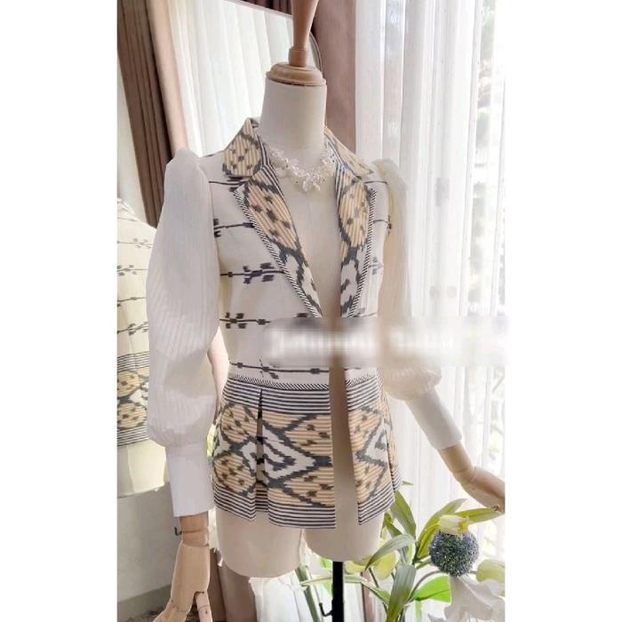 Blazer Tenun - jas tenun - bluse blazer semi jas - tenun wanita - baju kantor -  Etnik Batik