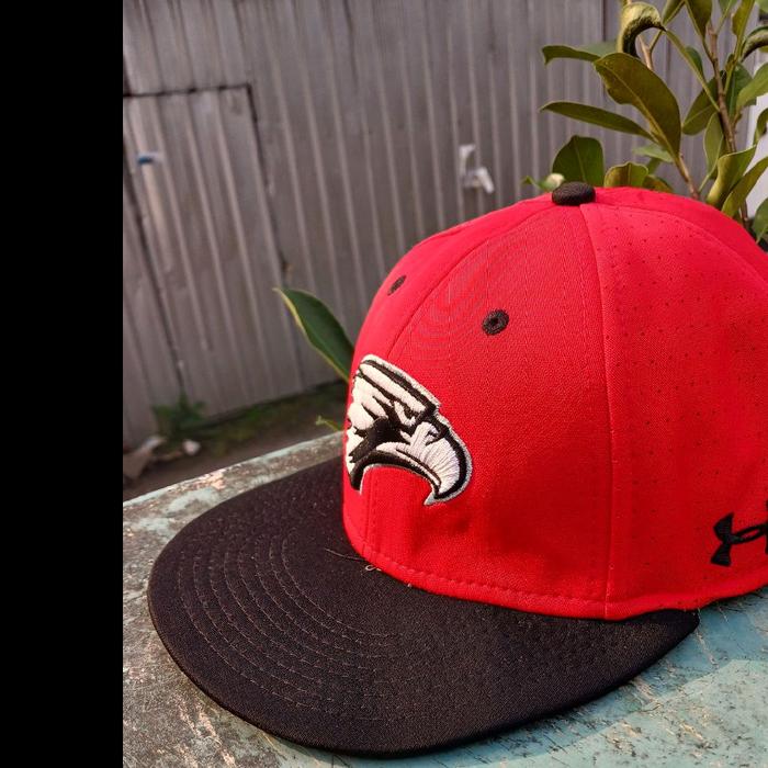 Topi Baseball Merah dengan Logo Burung Elang dan Logo Under Armour