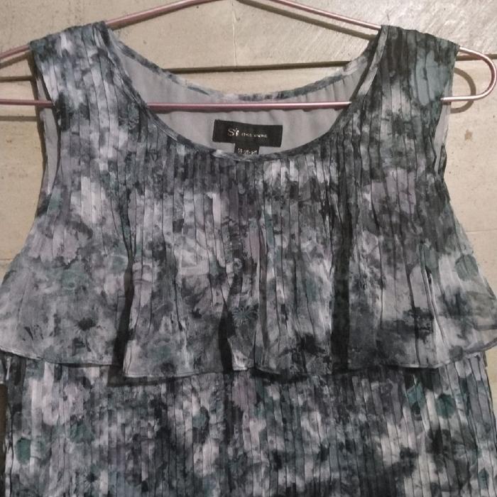 gaun remaja abu-abu semu hitam hijau terusan dengan layer-layer