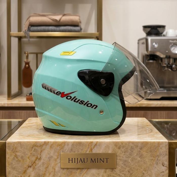 Evolution Helm Motor Hijau Mint dengan Desain Modern dan Nyaman untuk Pengguna
