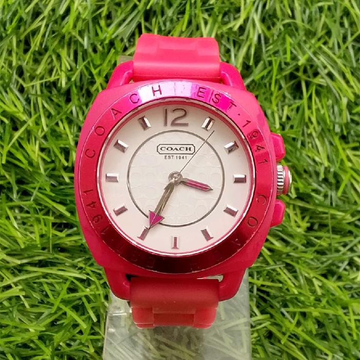 Coach Jam Tangan Wanita Pink Rubber Watch dengan Tali Karet dan Desain Elegan | Jam Tangan Fashionab