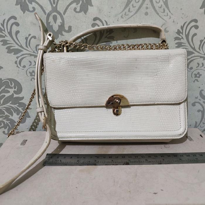 Tas selempang Pedro putih preloved