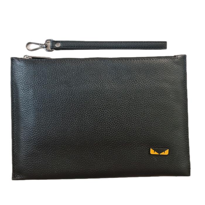 135. Fendi Mata Kuning Clutch Handbag Pria Hitam Kulit Asli Ukuran 27cm x 1cm x 18.5cm Tas Tangan Pr
