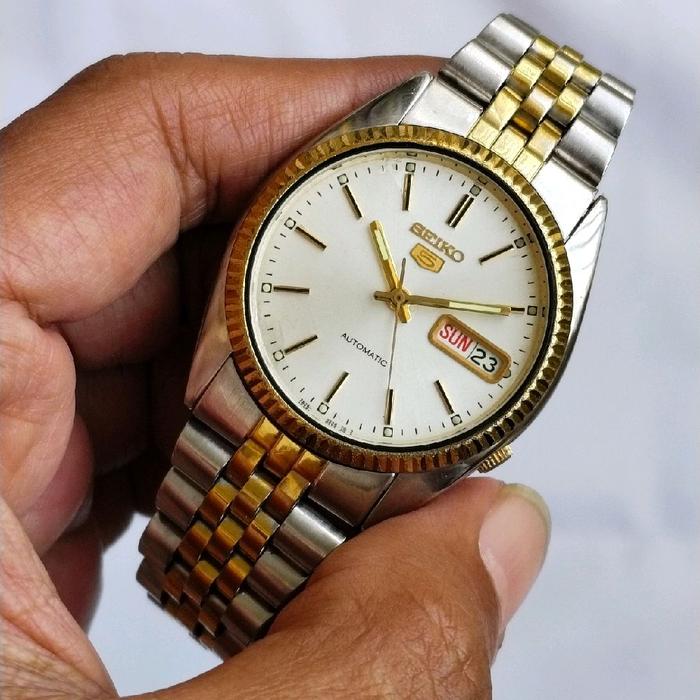 Seiko President SNXJ90K / SNXJ90K1 Tanggaljust Bezel Bergelombang Jam Tangan Mewah dengan Tampilan E