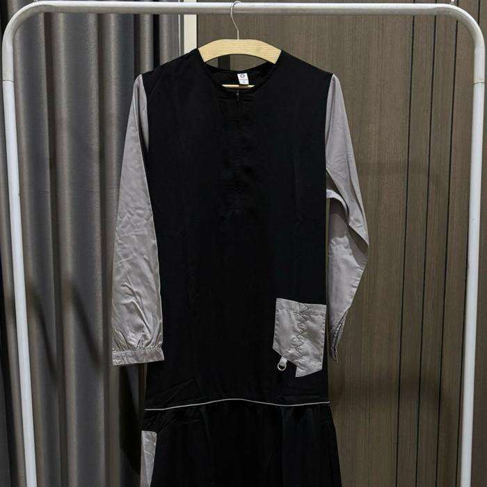 PRELOVED ETHICA - Gamis Hitam Abu dengan Lengan Panjang dan Kantong Sisi, Ukuran XL