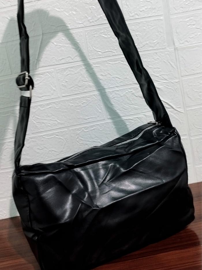 (THRIFT) LUXURY LEATHER SLING BAG KOREAN BLACK CASUAL