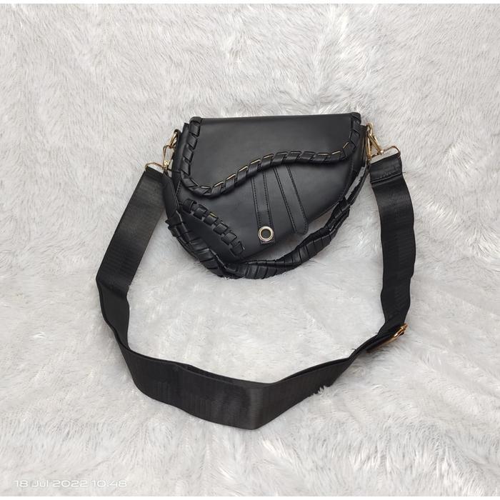 AX 92959 AX959 D03 T44 784 773 058 (3 MUAT 1 KG) Tas selempang wanita import Batam Jakarta Saddle Ba