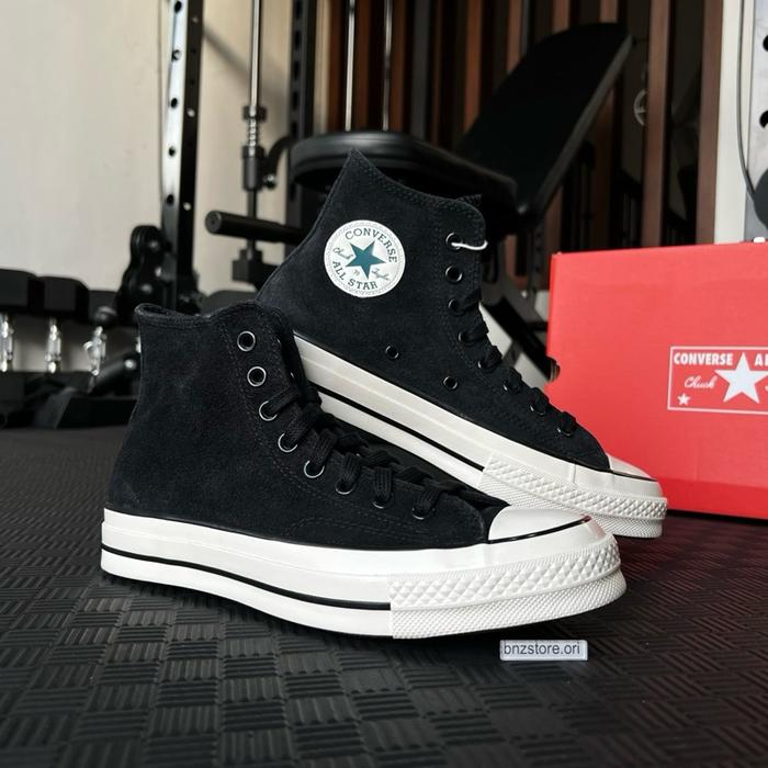 Sepatu Sneakers Pria Converse Chuck 70s Hi Suede Black/White Snekers