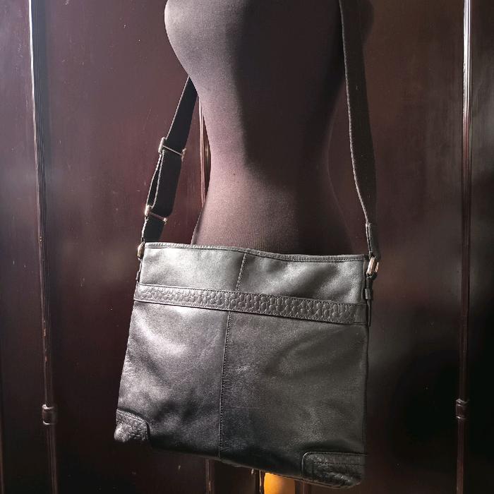 Sling Bag / Tas Selempang Pria Kulit Asli Brand  C O A C H  Black Genuine Leather Preloved/second