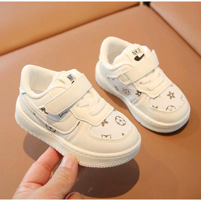 SEPATU LV PUTIH ANAK COWO