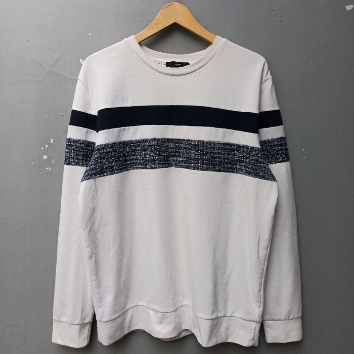 HUM Crewneck Sweatershirt