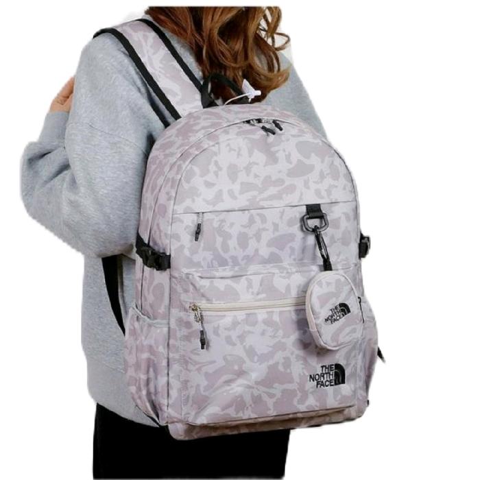 The North Face Tas Ransel Wanita Motif Camo Putih dengan Logo Kecil dan Desain Praktis