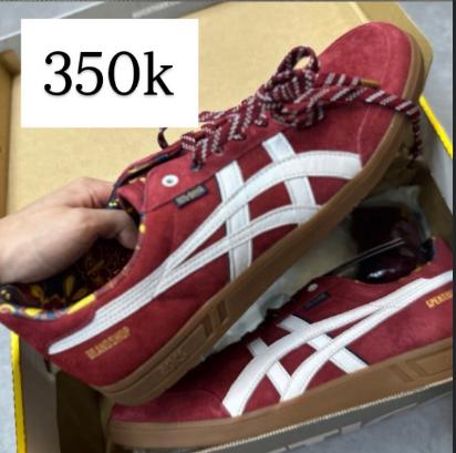 Asics Gel-Vickka TRS berwarna merah SIZE 46 BNIB