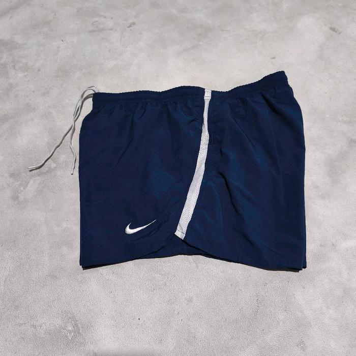 Celana pendek olahraga lari pria Nike navy list putih bekas