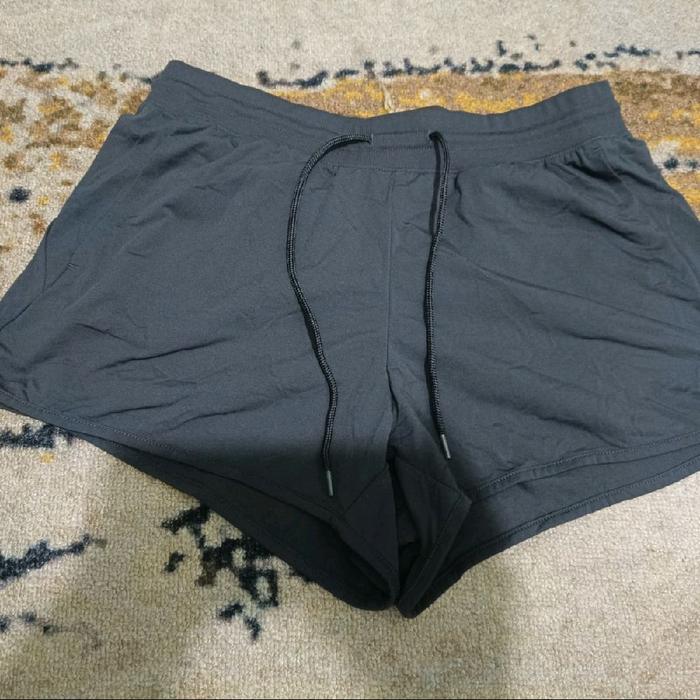 Celana pendek running uniqlo