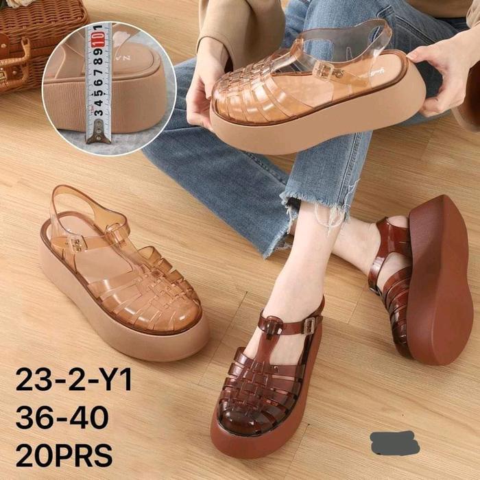 SANDAL CEWEK MODEl TERTUTUP