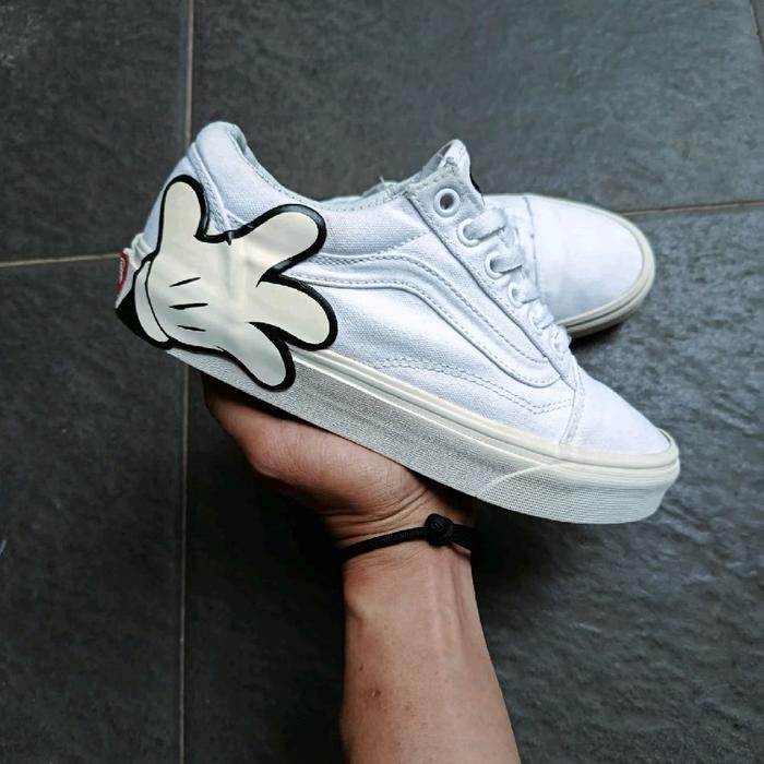 vans oldskool x disney mickey mouse