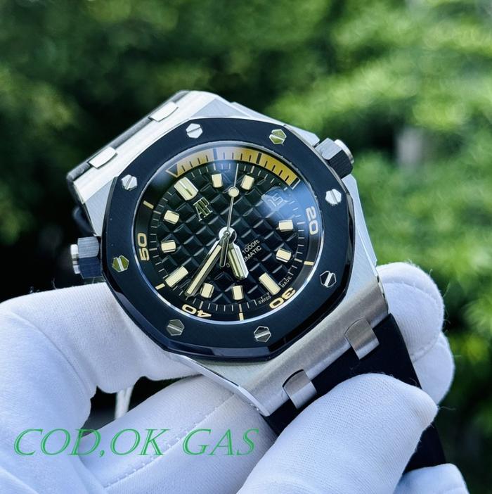 AP DIVER SWISS AudemarsPiguet Watch Royal Oak 15720ST Black Dial 42mm