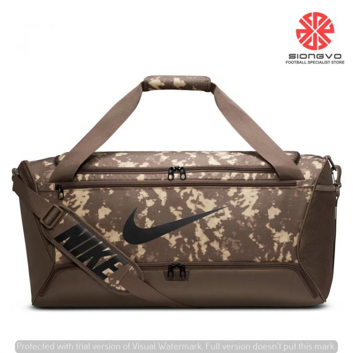 TAS DUFFLE OLAHRAGA - NIKE BRASILIA MEDIUM DUFFLE BAG 9.5 AOP SP25 HJ8248004 *