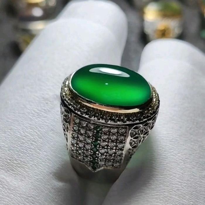 viswal bacan Gulau lawas ijo super matrial calsedon jenis akik