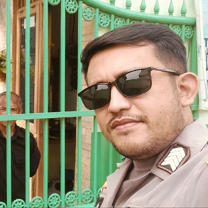 kacamata+hitam+police+menutupi silau+police