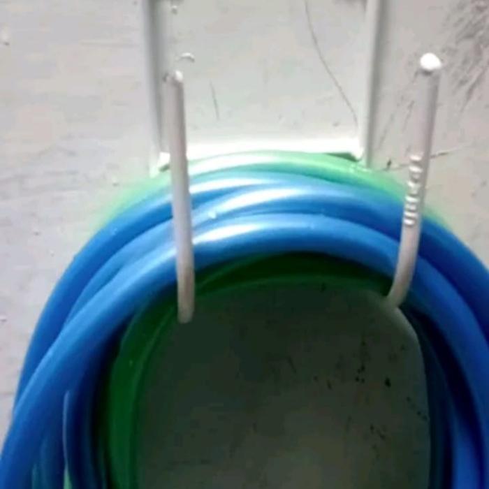 rak selang air / tempat selang air / dudukan selang air