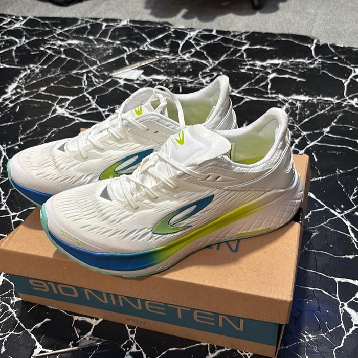 Sepatu Olahraga 910 NINETEN Running