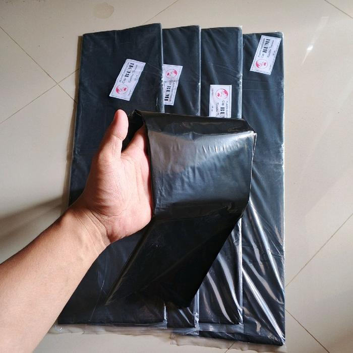 Plastik Cap Bumi - Plastik Cap Bumi Permeter Hitam Mengkilap