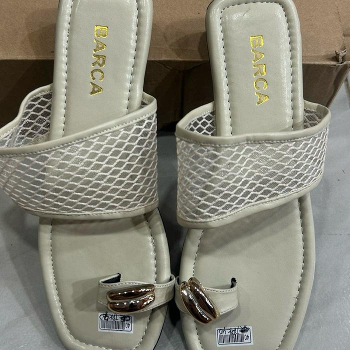 BARCA Sandal Wanita Model Mesh Putih dengan Detail Logam Elegan dan Nyaman