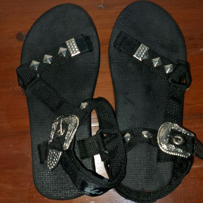 Sandal Tali (sandal gunung) Hitam (preloved)
