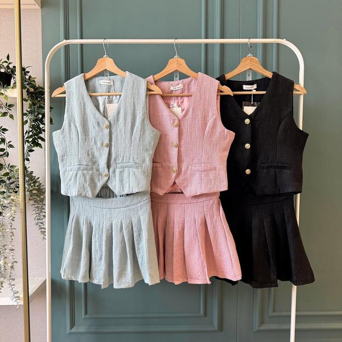 Eonie Tweed Vest w/ Pleated Skort Set