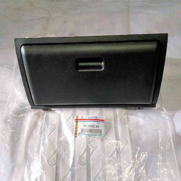 Kotak Laci Dashboard Dasbor Glove Box Mitshubishi Colt Diesel PS Canter Asli