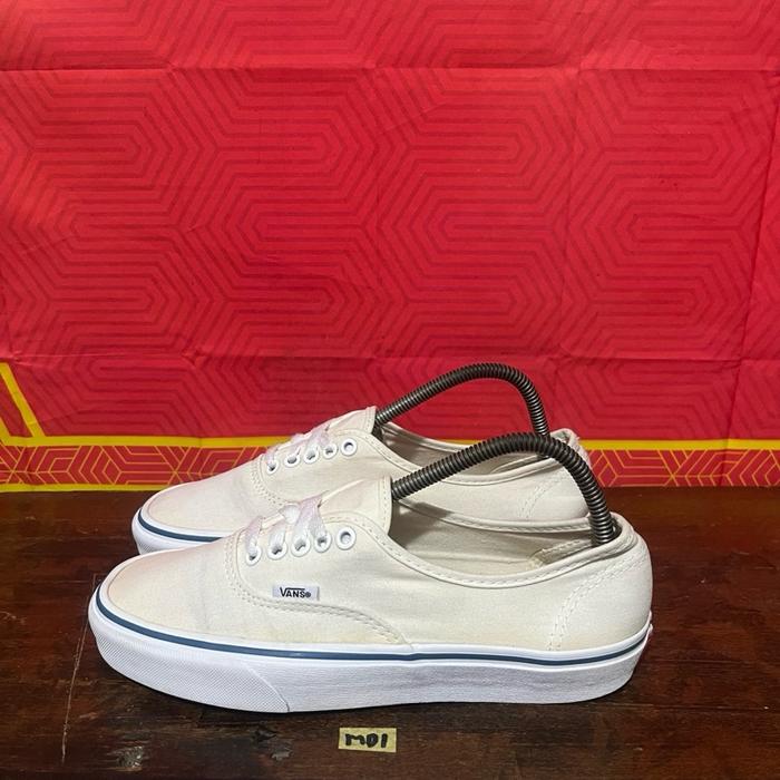Sepatu second branded vans authentic white size 40