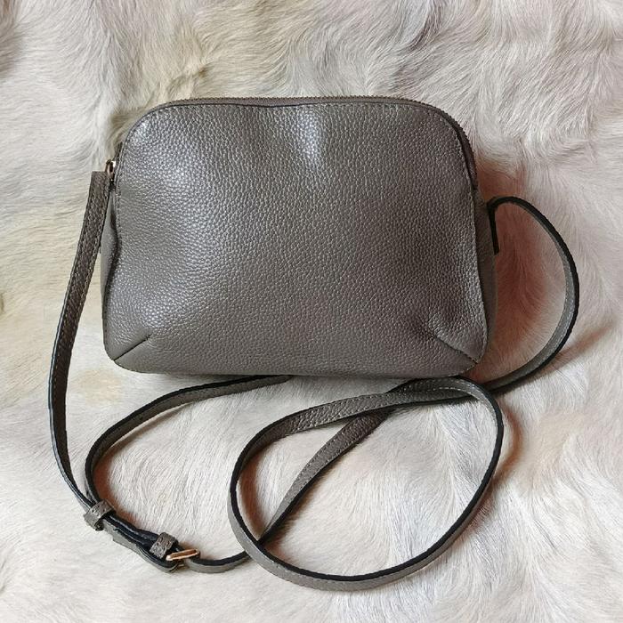 Sling Della Stella warna Abu Kulit Asli