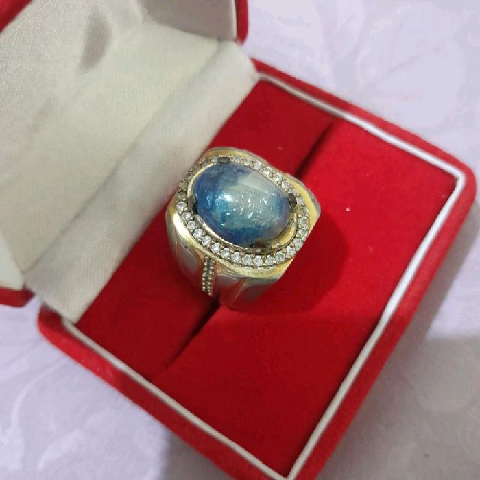 Cincin Blue Sapphire Birma dengan Desain Elegan dan Batu Permata Biru yang Menawan