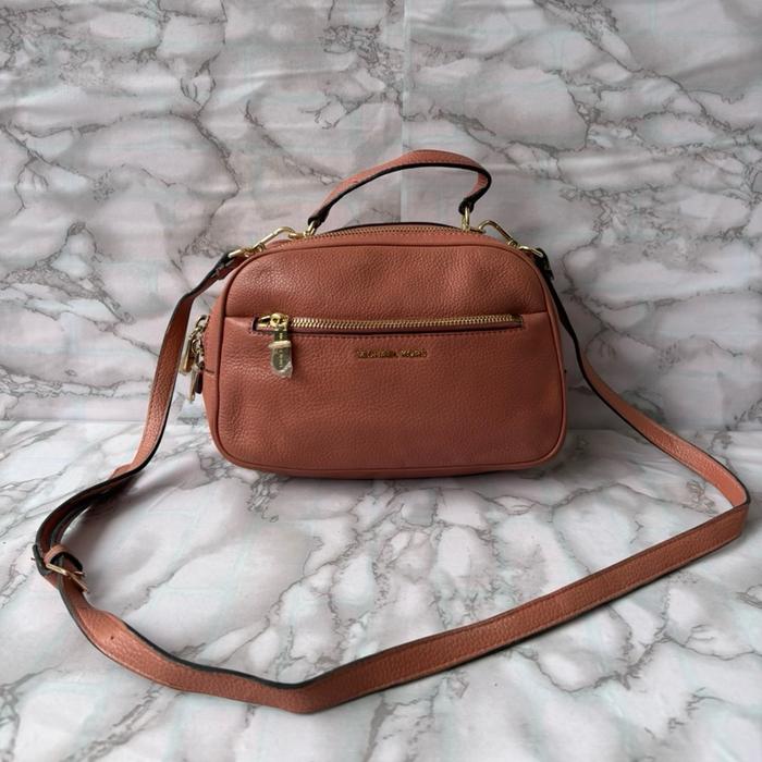 TAS SLING KULIT ASLI MICHAEL KORS PRELOVED SECOND BRANDED / TAS SELEMPANG CAMBAG WANITA KULIT ASLI M